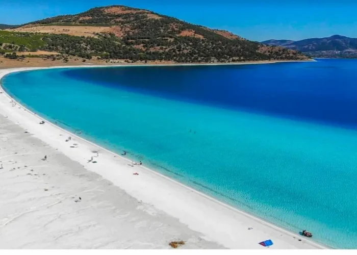 White sandy beach and turquoise waters of Salda Lake in Turkey